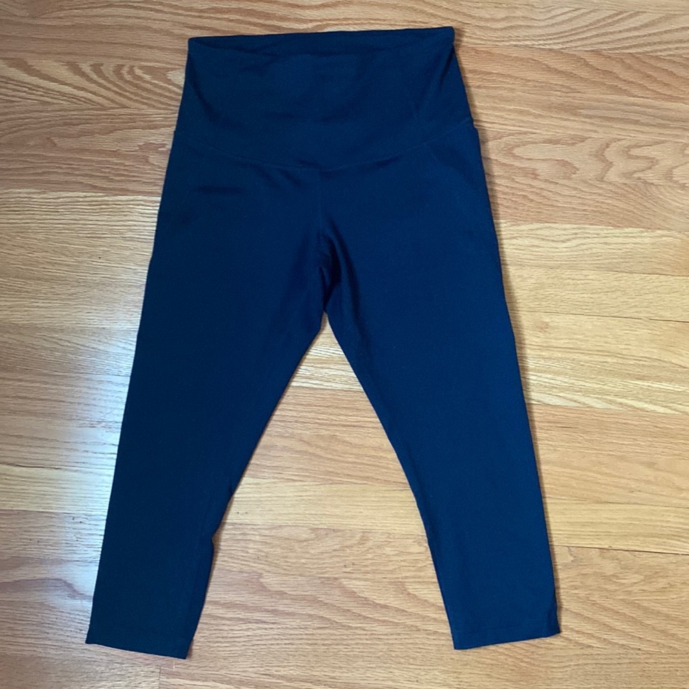 Zella Live In cropped leggings with back mesh detail and high waist. LIKE NEW!